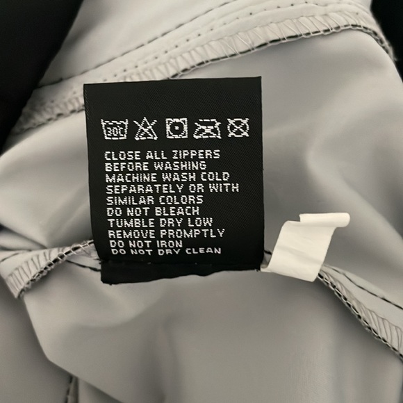 NEW BALANCE Wind Breaker Rain Black Full Zip Up Cord Drawstring Jacket Hoodie M - Picture 10 of 10